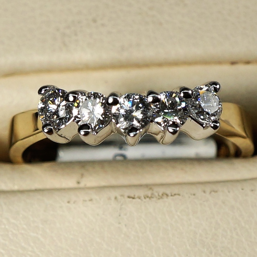 14KTT Gold 5 stone diamond ring